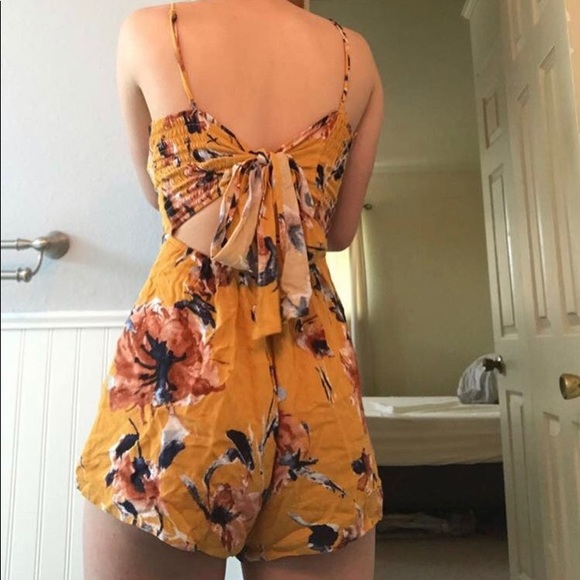 XS Francesca’s romper. - Picture 2 of 2